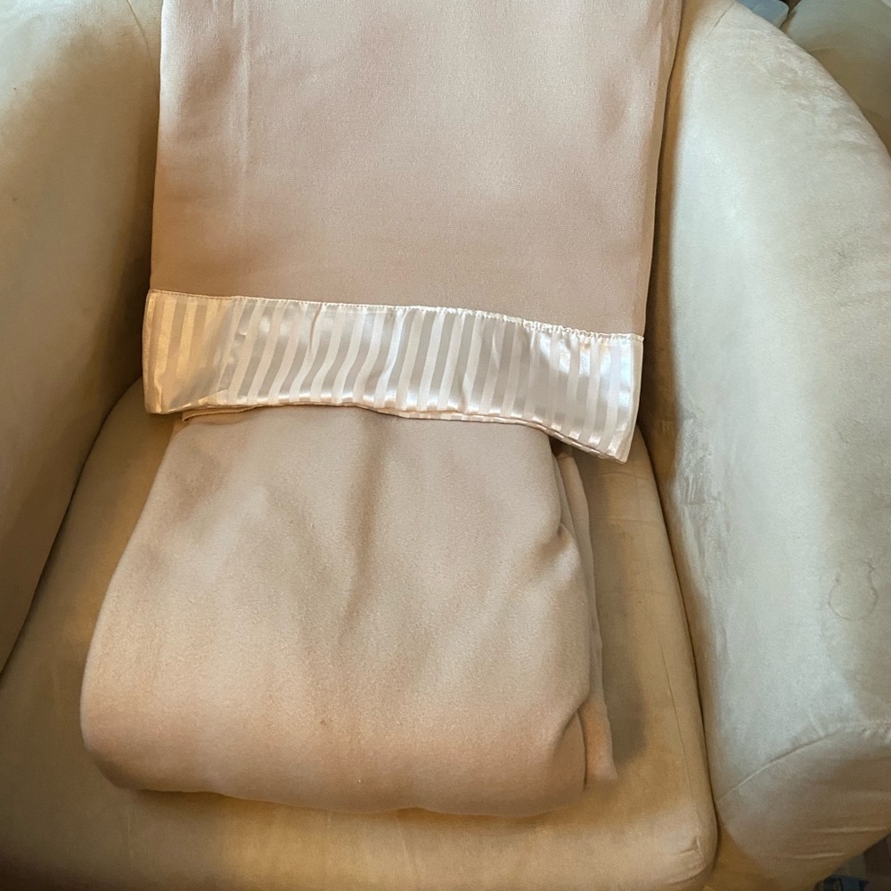 Avon Fitted sheet (matches blanket) - NO DISCOUNTS